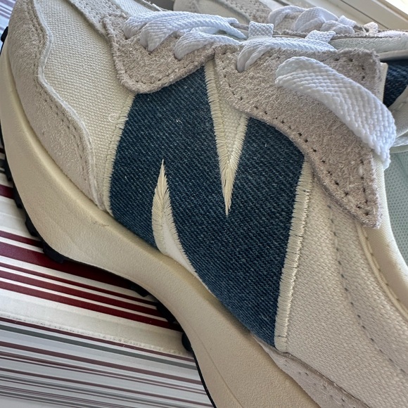 New Balance 327 Womens White Canvas Denim Size 5 - Picture 5 of 7
